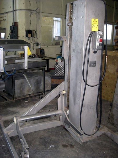 56" dump height, all s.s., 220 volt, 3 phase, 60 Hertz  **Located In Chicago, IL
