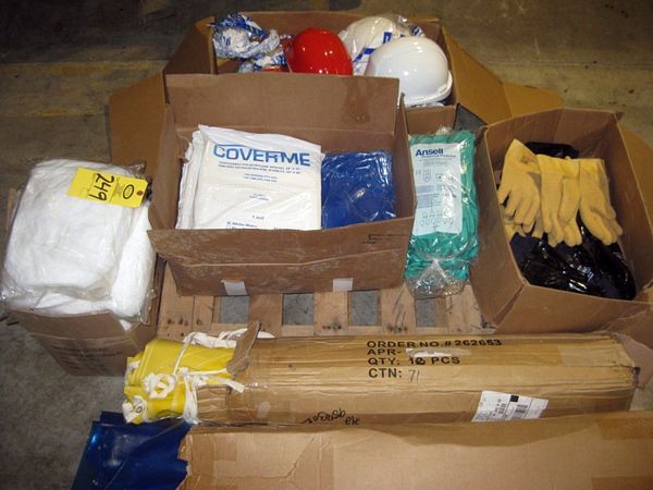 (1,400) SBP Bouffant White Hairnets, 21", Approx. (900) Disposable Polyethylene Aprons, 24" X 46",