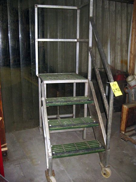 te top, on wheels, 7' tall