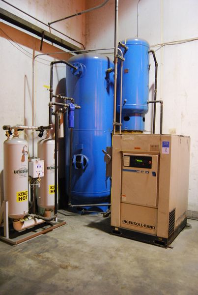 200 PSI Operating Pressure (Dryer not included) Nominal Drive Motor- 50HP, 460V, 3 Phase, 60HZ, SN-