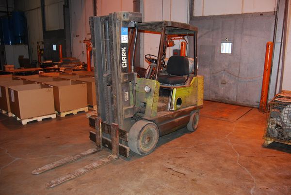 apacity, Double Mast, Solid Tires